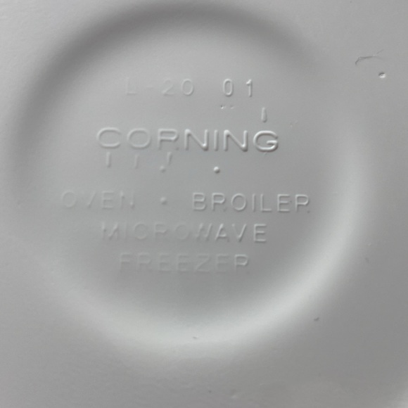 2 Corningware Casual Elegance White Flora Bowls With 2 Lids - Picture 2 of 7